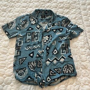 Y&F boys buttoned down short - size 10-11 years